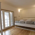 Apartment Lo *